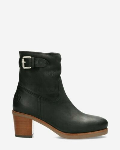 Heeled ankle boot waxed grain leather black