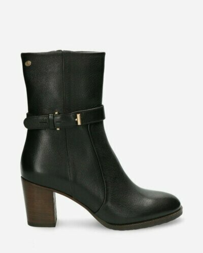Heeled ankle boot soft smooth leather black